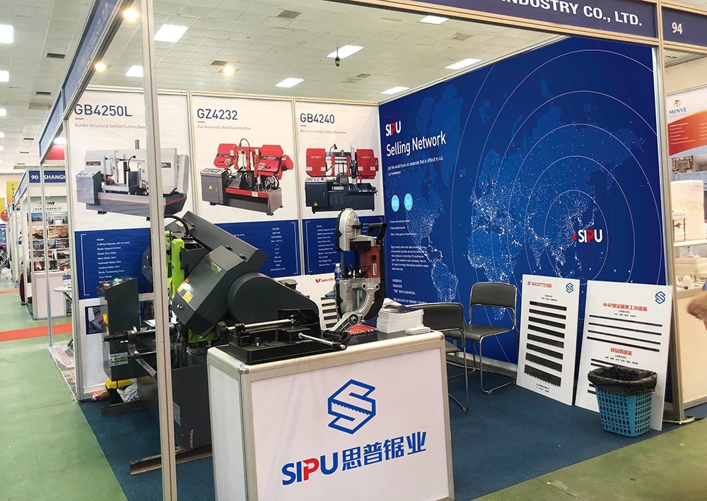 SIPU widział, jak przemysł świeci na Expo w Wietnamie z maszyną Bandsaw Machine
